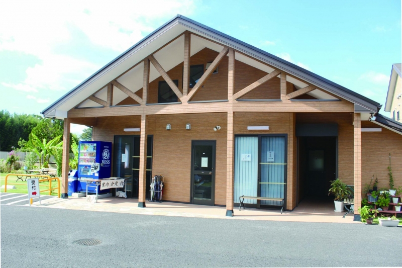 管理棟、休憩所、トイレが併設されております