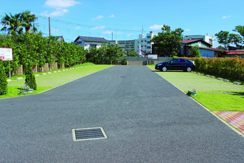 大型の平置き駐車場です。