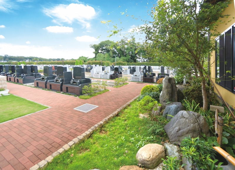 落ち着いた和テイストの園内です